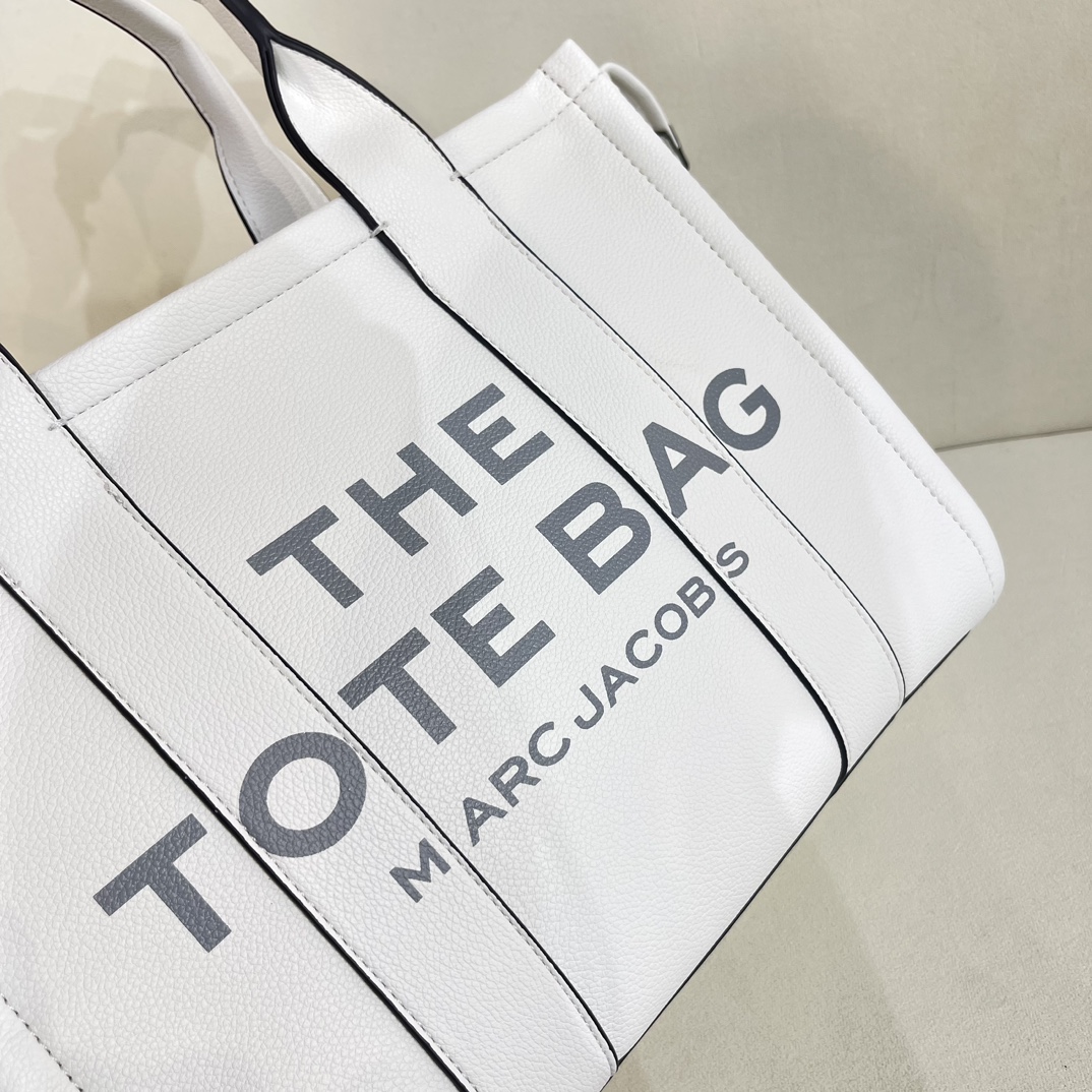 Marc Jacobs Shopping Bags